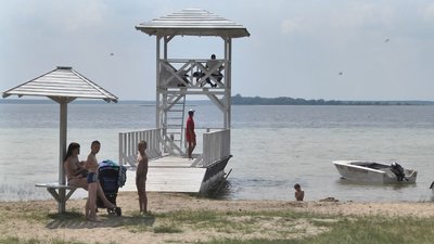 Рятувальні пости і катер: хто і як стежить за безпекою відпочивальників на Світязі Рятувальні пости і катер: хто і як стежить за безпекою відпочивальників на Світязі