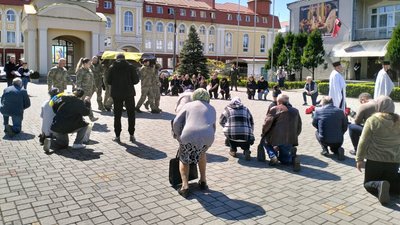 "Не довезли до лікарні", — у Луцьку попрощалися з захисником Дмитром Давидюком "Не довезли до лікарні", — у Луцьку попрощалися з захисником Дмитром Давидюком