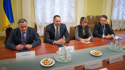Перша офіційна зустріч: Єрмак поговорив з послами країн G7