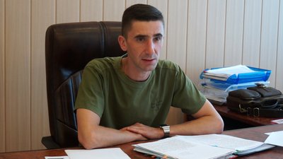 За словами керівника Мар'їнської ВЦА Юрія Григульця, за сім років відновили майже 300 будинків, планують відновити й залізничне сполучення За словами керівника Мар'їнської ВЦА Юрія Григульця, за сім років відновили майже 300 будинків, планують відновити й залізничне сполучення