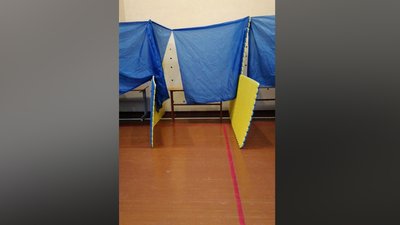 На Житомирщині масово відсутні кабінки для голосування На Житомирщині масово відсутні кабінки для голосування