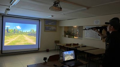 В Ужгородському ліцеї "Лідер" нацгвардійці провели заняття зі школярами В Ужгородському ліцеї "Лідер" нацгвардійці провели заняття зі школярами