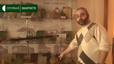 Шматки кахлю знайшли в підвалі під час розкопок Невицького замку Шматки кахлю знайшли в підвалі під час розкопок Невицького замку