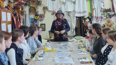 Писанка як магія і подарунок: для студентів житомирського університету влаштували майстер-клас із писанкарства Писанка як магія і подарунок: для студентів житомирського університету влаштували майстер-клас із писанкарства