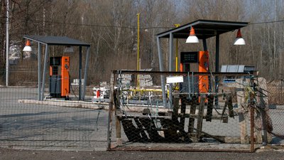 Заправка на Масанах у Чернігові: суд забов'язав знести незаконну забудову