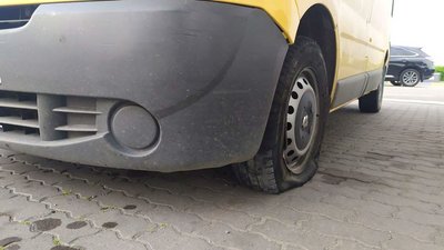 На Рівненщині чоловік угнав бус та потрапив в ДТП На Рівненщині чоловік угнав бус та потрапив в ДТП