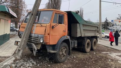 У Харкові маршрутка зіткнулася з вантажівкою — є травмовані У Харкові маршрутка зіткнулася з вантажівкою — є травмовані