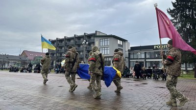 На Закарпатті попрощалися із полеглим захисником Павлом Гриньком На Закарпатті попрощалися із полеглим захисником Павлом Гриньком