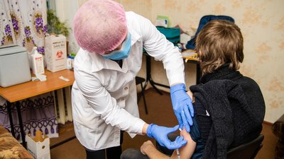 На Дніпропетровщині щодня роблять майже 30 тисяч щеплень від COVID-19 На Дніпропетровщині щодня роблять майже 30 тисяч щеплень від COVID-19