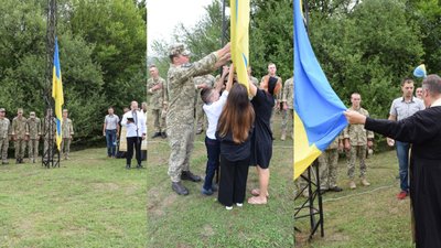 На Тернопільщині родичі загиблих воїнів підняли синьо-жовтий стяг