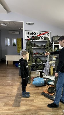 Випікав і продавав хліб: десятирічний житомирянин зібрав та передав Сергію Притулі 10 тисяч гривень для ЗСУ Випікав і продавав хліб: десятирічний житомирянин зібрав та передав Сергію Притулі 10 тисяч гривень для ЗСУ