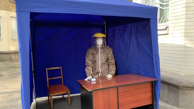 У Києві закрили на карантин два гуртожитки У Києві закрили на карантин два гуртожитки