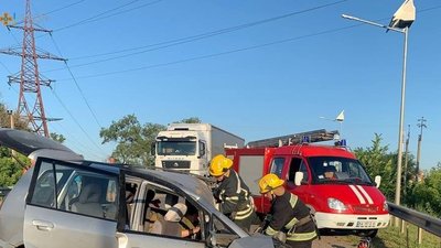 В Олександрії на Кіровоградщині зіштовхнулись автомобіль і мікроавтобус. П'ятеро травмованих