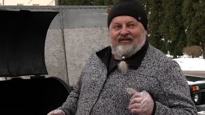 Годують людей шашликом та пловом: історія сім’ї Дегтярів, які переїхали з Луганщини на Новгород-Сіверщину