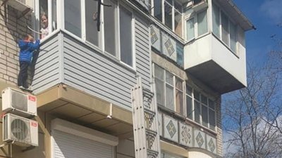 Залізла на кондиціонер: в Одеській області врятували дитину