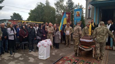 На Тернопільщині попрощалися із загиблими військовослужбовцями На Тернопільщині попрощалися із загиблими військовослужбовцями