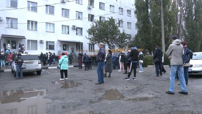 У поліціклініці Харкова черги з пацієнтів з COVID У поліціклініці Харкова черги з пацієнтів з COVID