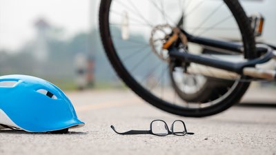 Травм зазнали велосипедист, водій та 3 пасажирів: на Чернігівщині сталися дві ДТП