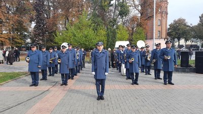 Вінничани вшанували захисників України покладанням квітів