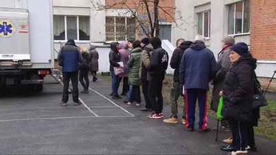 У Полтаві закордонні медики надають допомогу переселенцям у мобільній амбулаторії: як це працює У Полтаві закордонні медики надають допомогу переселенцям у мобільній амбулаторії: як це працює