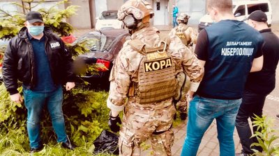 Ошукав більше 50 людей. Затримали франківця, який роками видурював гроші