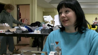 Черкащанка перелаштувала власний швейний бізнес на пошиття балаклав Черкащанка перелаштувала власний швейний бізнес на пошиття балаклав