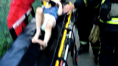 В Одесі врятували чотирирічного хлопчика, який випав з п'ятого поверху В Одесі врятували чотирирічного хлопчика, який випав з п'ятого поверху