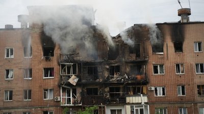 Наслідки влучання БпЛА у будинок в Основ'янському районі Харкова