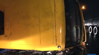 Маршрутка з пасажирами перекинулася на Волині Маршрутка з пасажирами перекинулася на Волині