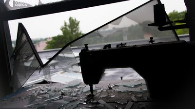 "В мене ком в горлі був": історія підприємців, які втратили виробництво через ракетний удар по Одесі. ФОТО. ВІДЕО "В мене ком в горлі був": історія підприємців, які втратили виробництво через ракетний удар по Одесі. ФОТО. ВІДЕО