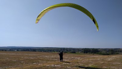 На Тернопільщині чоловік відроджує парапланеризм На Тернопільщині чоловік відроджує парапланеризм