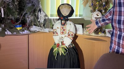 У Тернополі представили виставку дитячих робіт до новорічних свят У Тернополі представили виставку дитячих робіт до новорічних свят