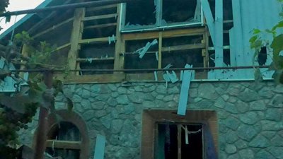 Війська РФ обстріляли Нікопольський район Дніпропетровщини: понівечені будинки, стадіон та газогони