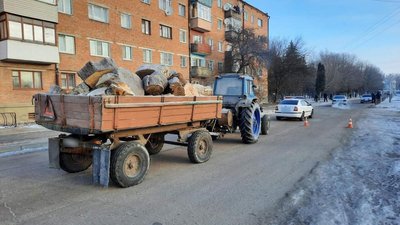 На Сумщині під колесами трактора загинула жінка