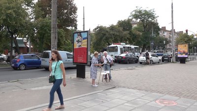 Замість зброї — мегафон: у Черкасах мовознавець віршами "лікує" від суржику Замість зброї — мегафон: у Черкасах мовознавець віршами "лікує" від суржику