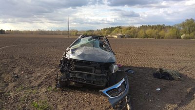 На Сумщині автівка вилетіла в кювет, водій загинув На Сумщині автівка вилетіла в кювет, водій загинув