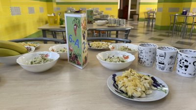 Батьки та діти скаржаться на харчування у школах Миколаєва: у закладах змінять меню