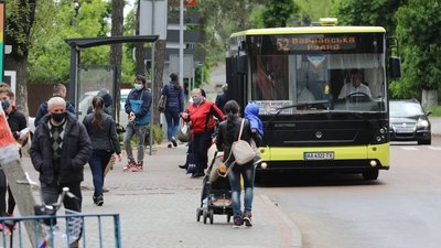 У Львові 1 та 6 листопада збільшать кількість транспорту до кладовищ