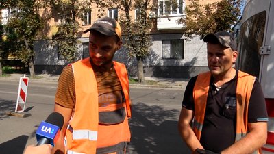 У Житомирі на вулиці Покровській комунальники розпочали ремонт тротуарів У Житомирі на вулиці Покровській комунальники розпочали ремонт тротуарів