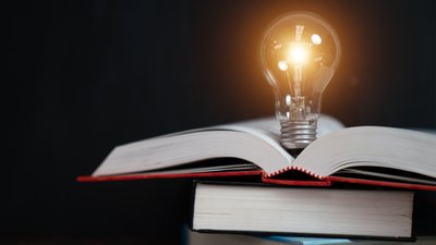 Лампочка в книжці