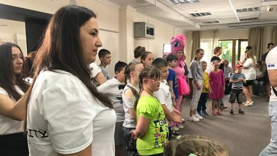 Житомирські волонтери організували свято для пів сотні дітей з інвалідністю Житомирські волонтери організували свято для пів сотні дітей з інвалідністю