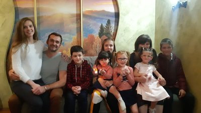 "Вона тільки прийшла, вже рідною стала": історія багатодітної сім'ї з Вінниці
