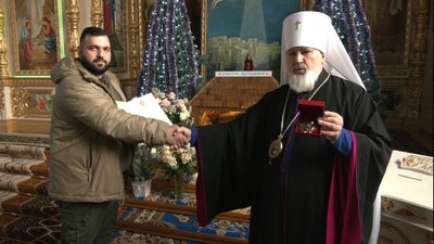 Нагородження військовослужбовця. Нагородження військовослужбовця.