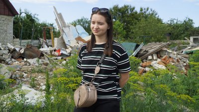 "Сонечко, ми з тобою тепер удвох": історія сестер з Краснограда, чиї батьки загинули у власному будинку від ракети РФ "Сонечко, ми з тобою тепер удвох": історія сестер з Краснограда, чиї батьки загинули у власному будинку від ракети РФ