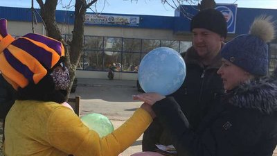 До Дня закоханих У Генічеську на Херсонщині учні ПТУ провели вуличну акцію До Дня закоханих У Генічеську на Херсонщині учні ПТУ провели вуличну акцію