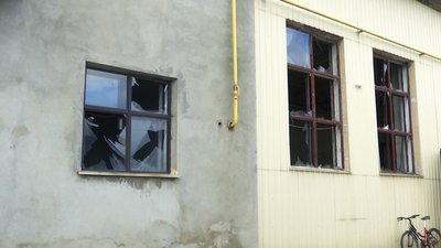 "Збитки не менше 100 тис. грн": у Жмеринці відновлюють будівлі, пошкоджені внаслідок ракетного обстрілу "Збитки не менше 100 тис. грн": у Жмеринці відновлюють будівлі, пошкоджені внаслідок ракетного обстрілу