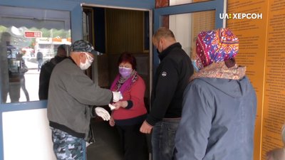 Чи дотримуються санітарних норм на нововідкритих ринках у Херсоні: репортаж