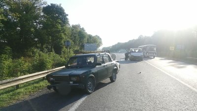На Тернопільщині зіткнулися автомобілі: на дорозі ускладнений рух