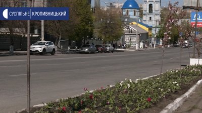 У Кропивницькому висаджують квіти на клумби міста