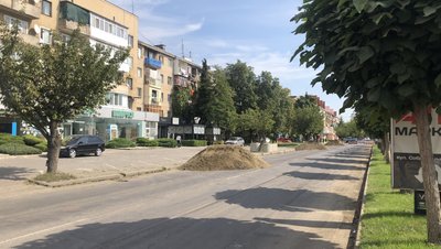 Частину дороги на шляху до українсько-словацького кордону перекрили в Ужгороді Частину дороги на шляху до українсько-словацького кордону перекрили в Ужгороді